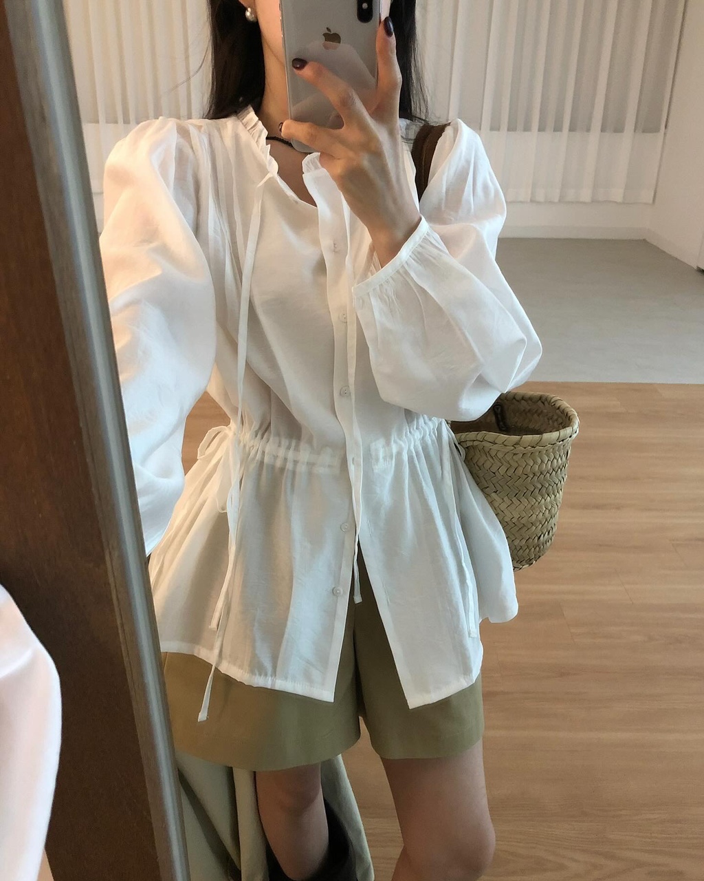 러퓸 여성 봄 이너 레이어드 프릴 리본 퍼프 핀턱 오버핏 루즈핏 블라우스 - 상세 이미지 2