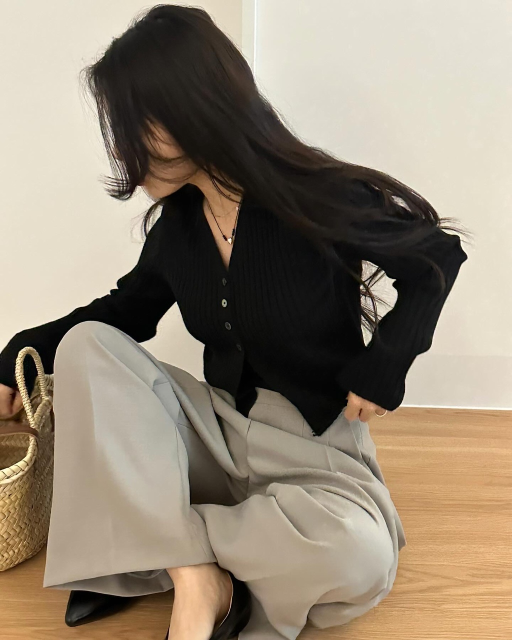 레비디 여성 스판 골지 크롭 레이어드 이너 하객룩 출근룩 오피스룩 브이넥 니트가디건 상세 이미지 12