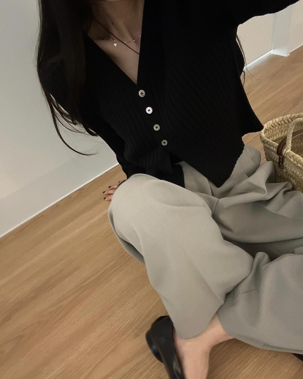 레비디 여성 스판 골지 크롭 레이어드 이너 하객룩 출근룩 오피스룩 브이넥 니트가디건 상세 이미지 3