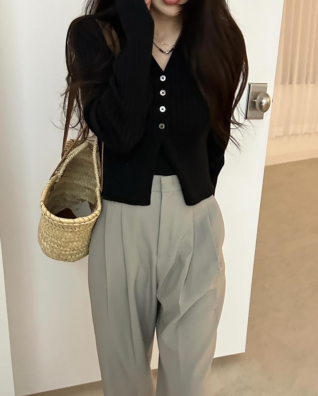 레비디 여성 스판 골지 크롭 레이어드 이너 하객룩 출근룩 오피스룩 브이넥 니트가디건 상세 이미지 13