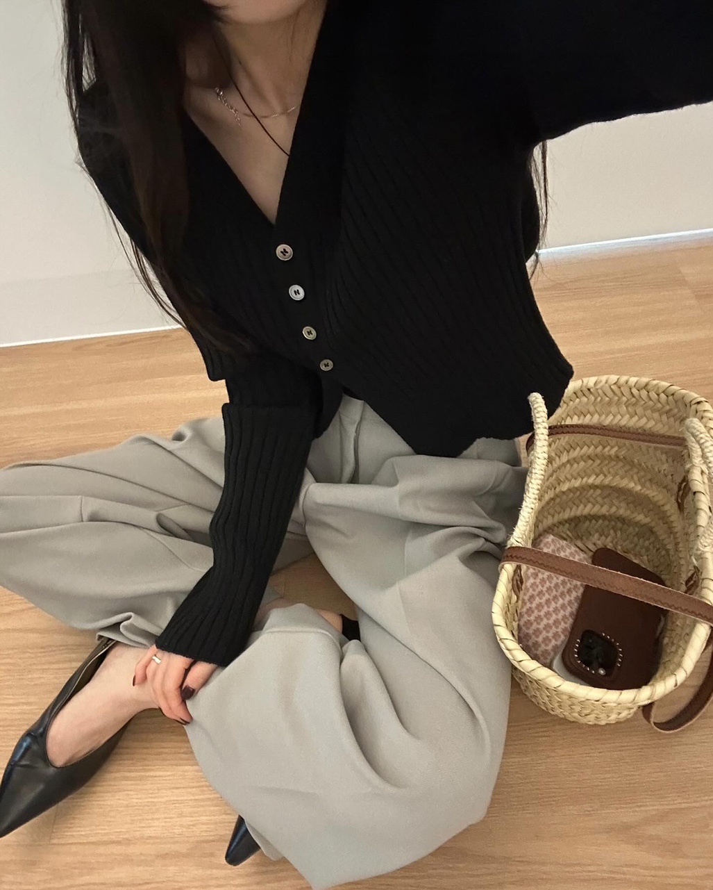 레비디 여성 스판 골지 크롭 레이어드 이너 하객룩 출근룩 오피스룩 브이넥 니트가디건 상세 이미지 2
