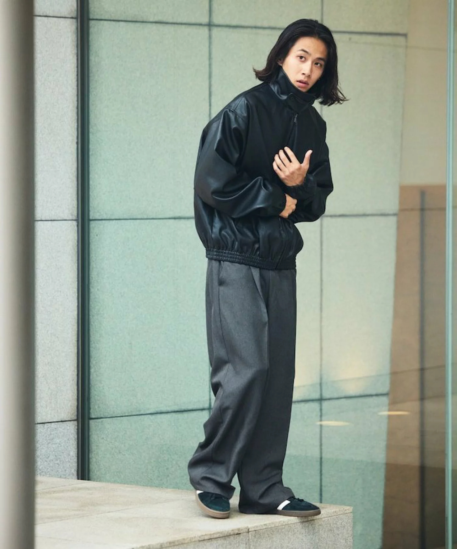 프릭스스토어 릴렉스 피트 Zip 업 카라 스탠드 가죽 블루종 - 상세 이미지 4
