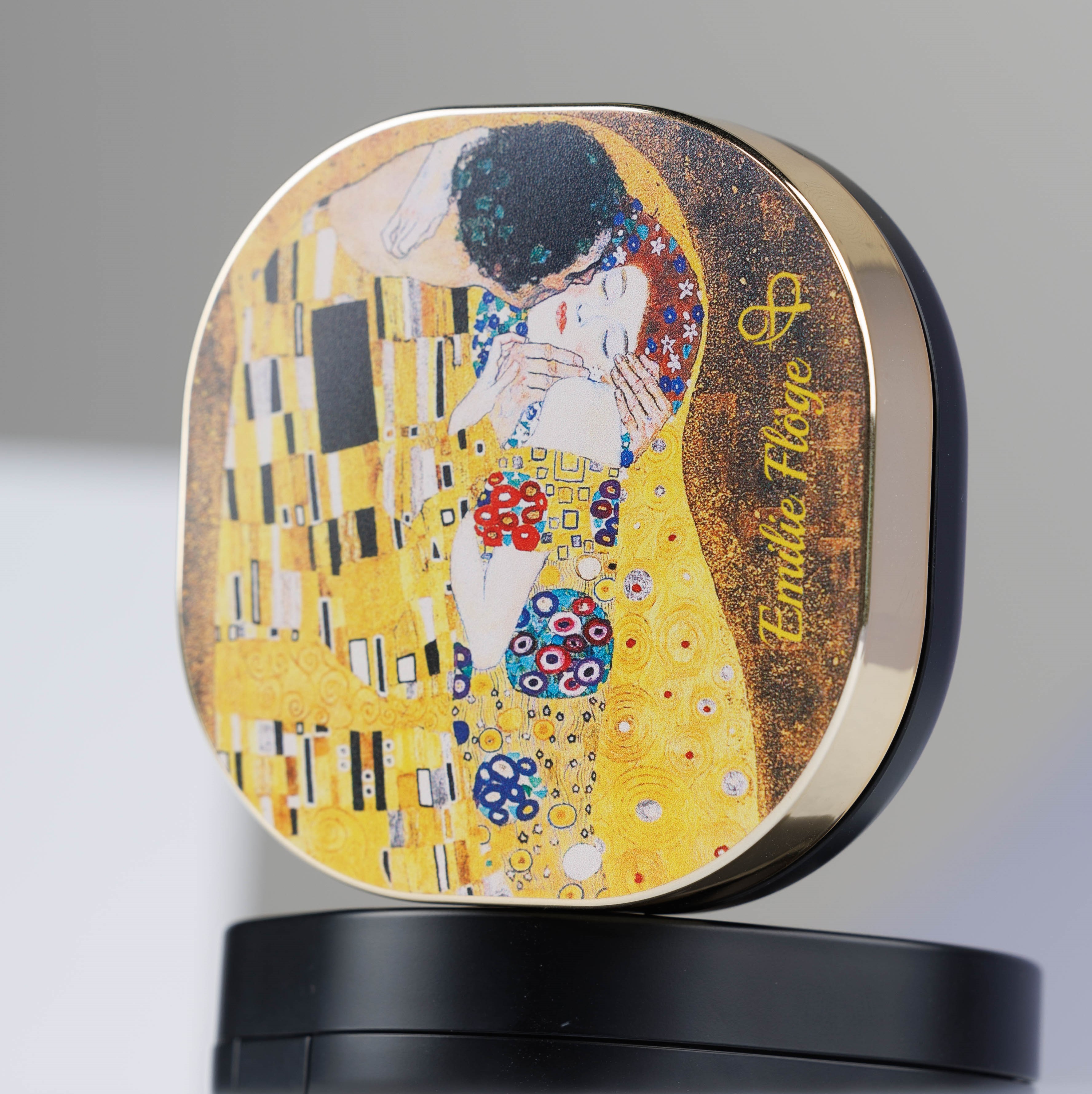 에밀리플뢰게 에델 스노우 포어 쿠션 스페셜에디션 커버력 건성 수부지 12g 본품