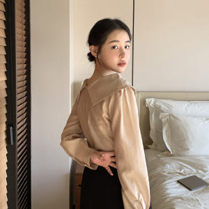 카라 랩 브이넥 사이드 핀턱 셔링 블라우스 bs8110 착용 후기 | 사이즈/핏 총정리 - 상품 이미지 4