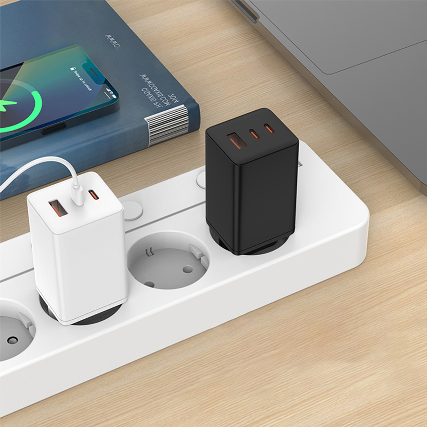 65W 초고속 충전기 C타입 USB 3포트 슬림형 카메라 맥북 아이폰 갤럭시 전용 - 상품 이미지