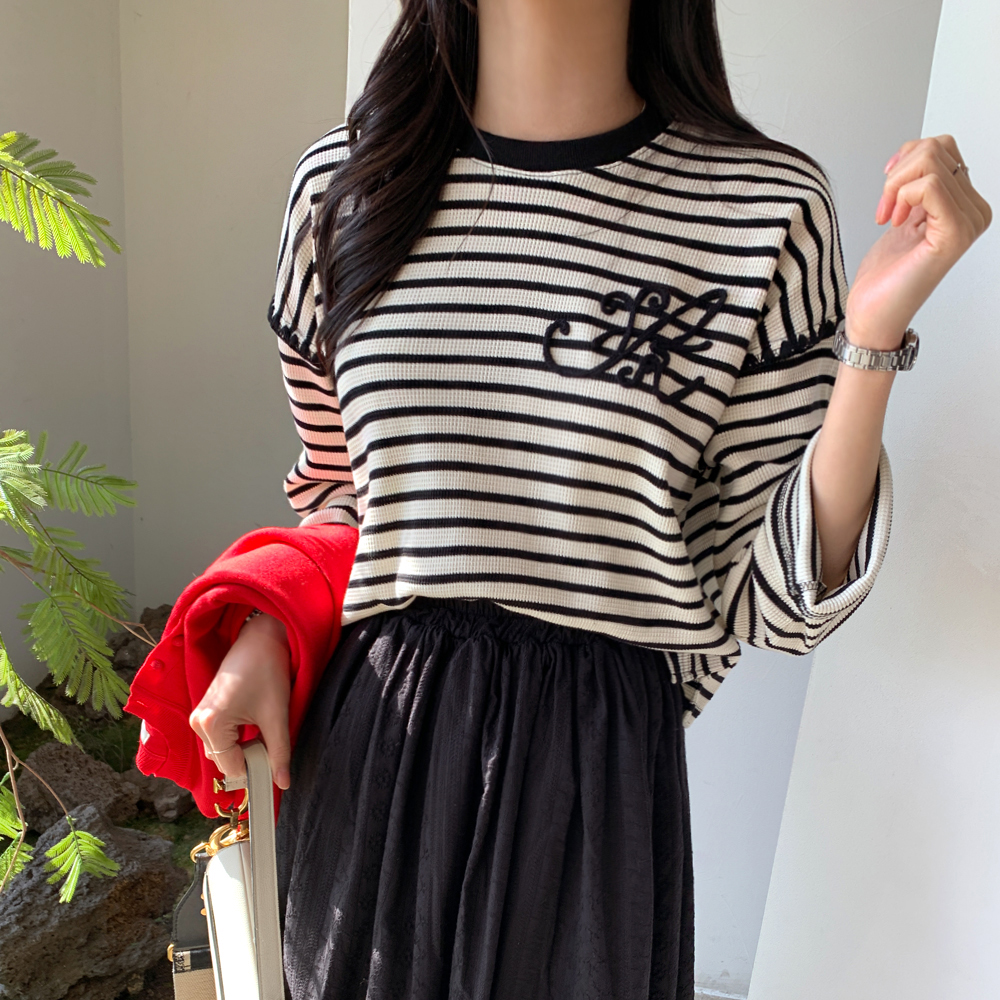 바레스 단가라 자수 패치 티셔츠 - 상품 이미지