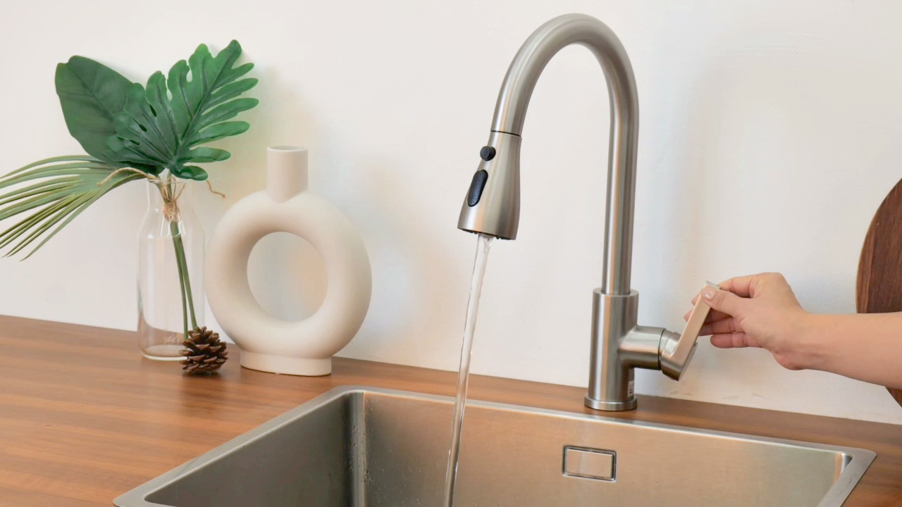 거위목수전 주방 싱크대 수도꼭지 무광 니켈 원홀수전