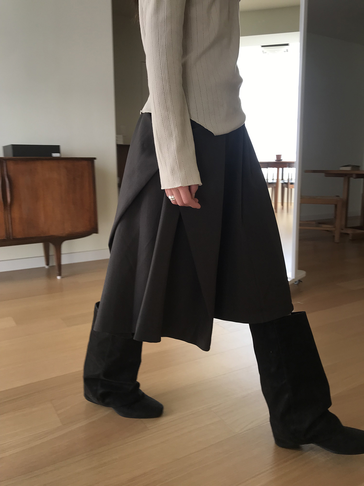 [미엔느] lush curve midi skirt / 러쉬 커브 미디 스커트 (2col) 상세 이미지 17