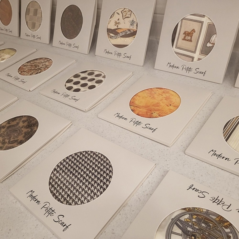 선물패키지 쁘띠 패턴 실크 스카프 70x70cm 봄 가을 예쁜 여성스카프 간절기 선물 포장