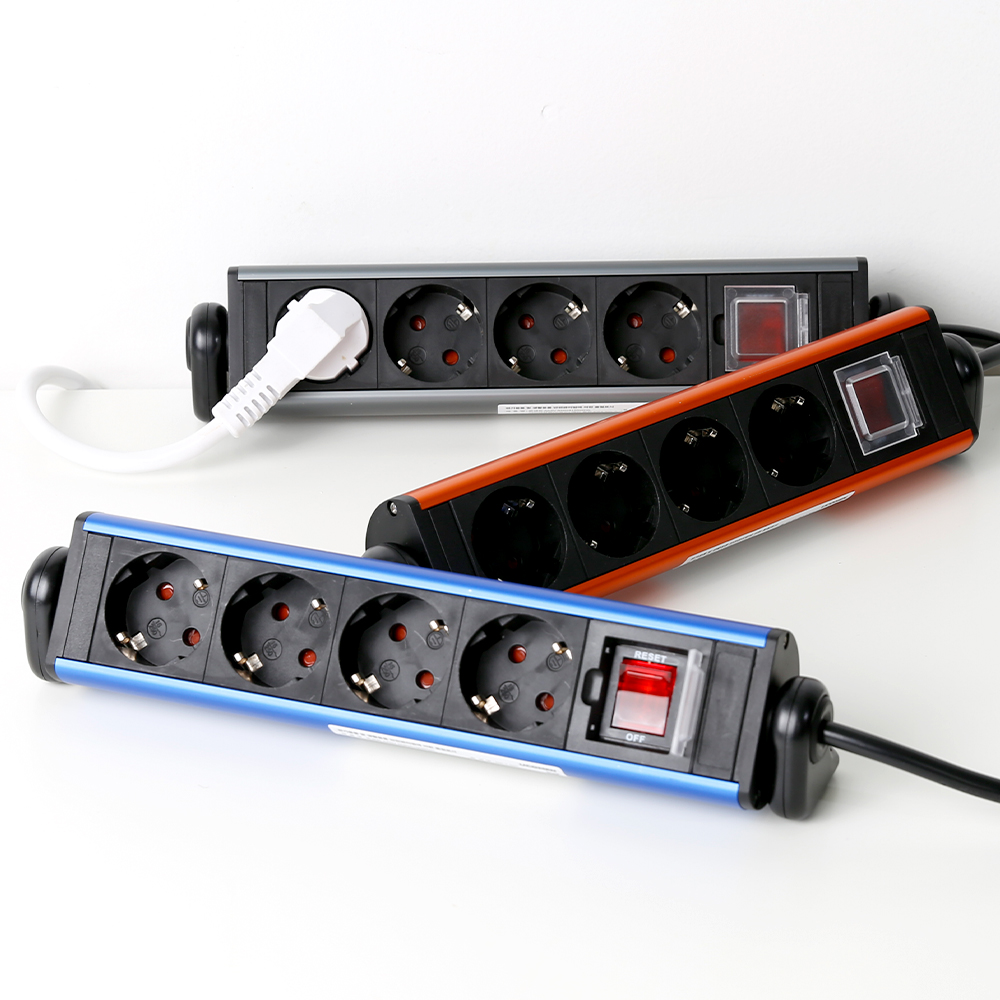 아이정 더넓은 알루미늄 고용량 라운드 과부하차단 서버안전 멀티콘센트 4구 1.5M 제품 이미지