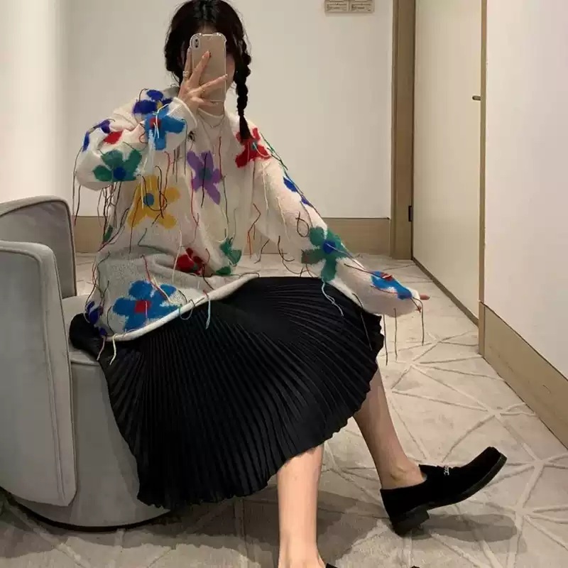 라운드넥 꽃그림 얇은니트 봄 가을 유니크 명품느낌 디자인 힙한 감성 무드 화려한 스타일 - 상세 이미지 4