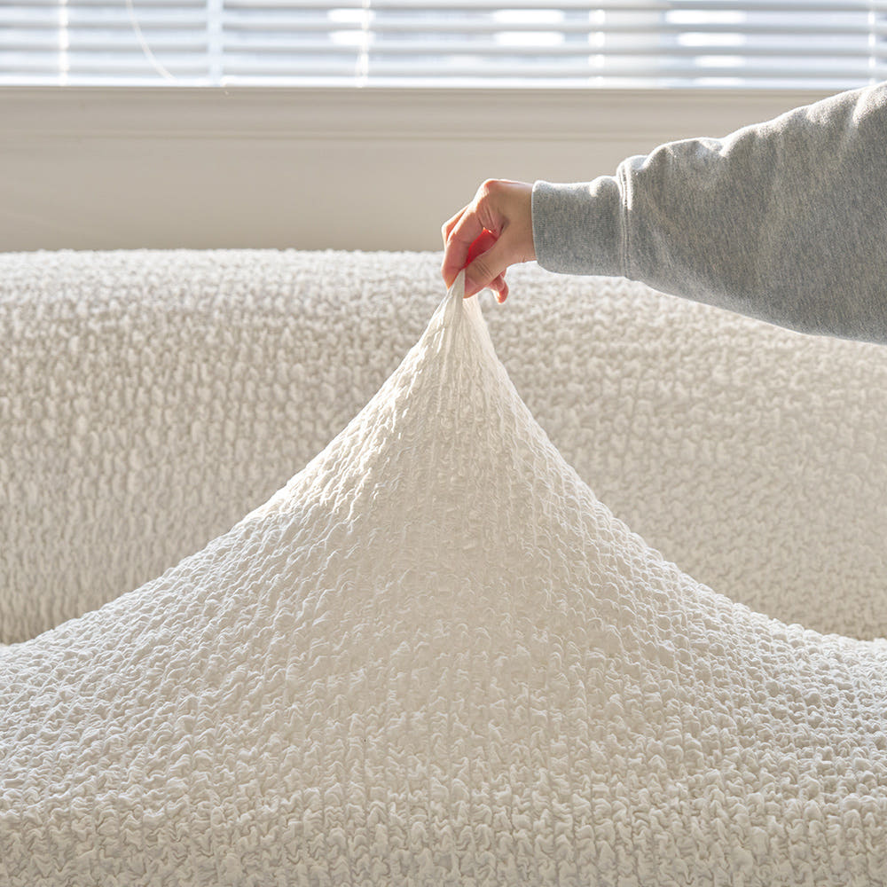 뱀부 올핏 쇼파커버의 뛰어난 신축성을 보여주는 이미지