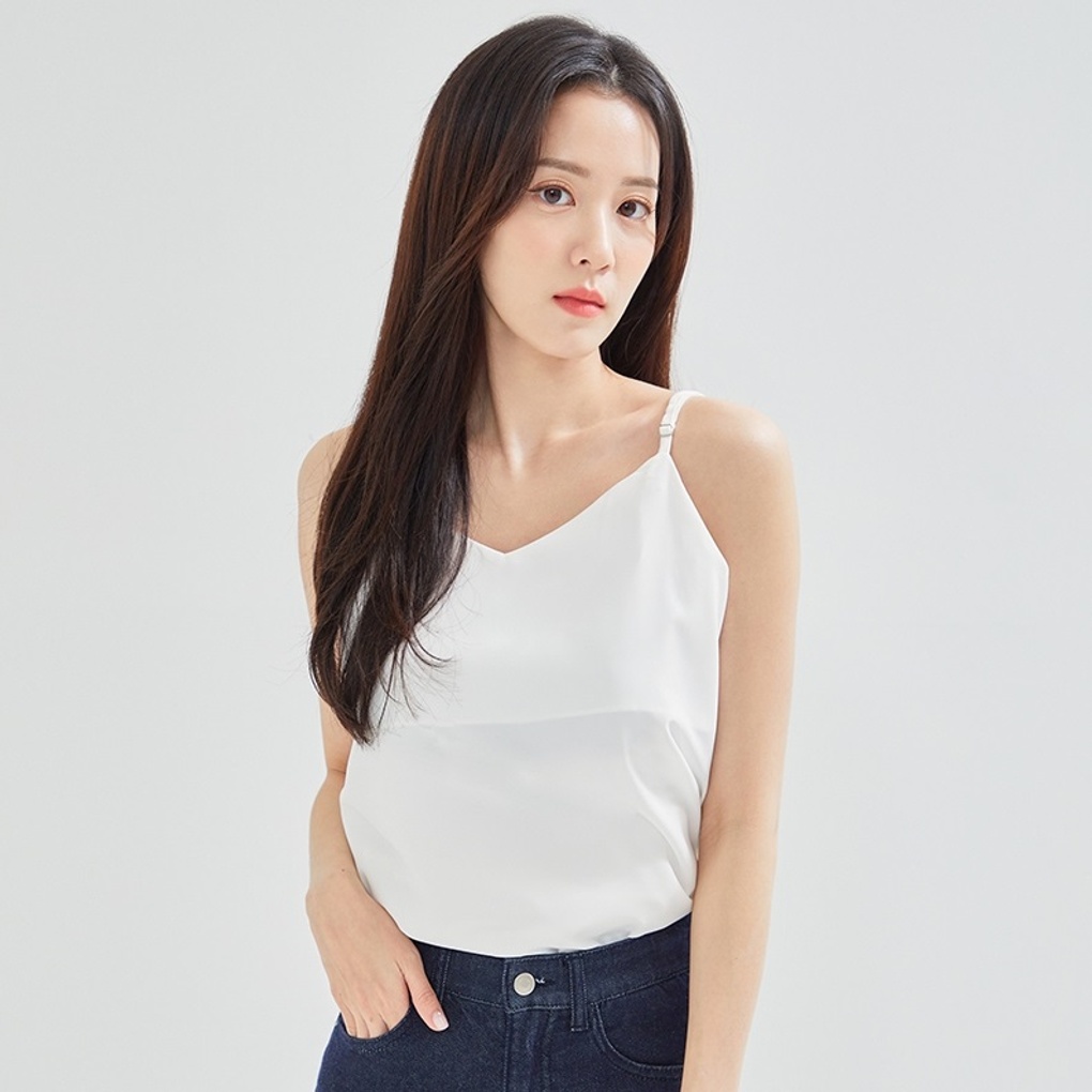 로엠 베이직 나시 블라우스 RMBNE24R01 제품 이미지