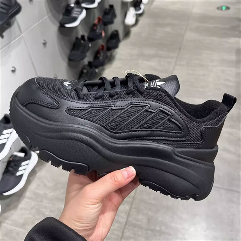 아디다스 오즈가이아 블랙 IG6045 JQ4110 - 상품 이미지