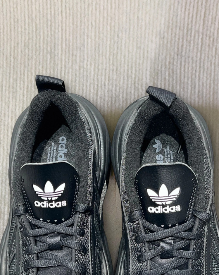 아디다스 오즈가이아 블랙 IG6045 JQ4110