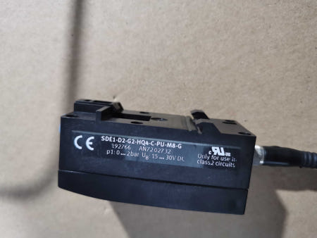 실제 매장에 재고가 있는 정품 센서 SDE1-D2-G2-HQ4-C-PU-M8-G 가짜 1개는 10달러의 벌금이 부과됩니다.