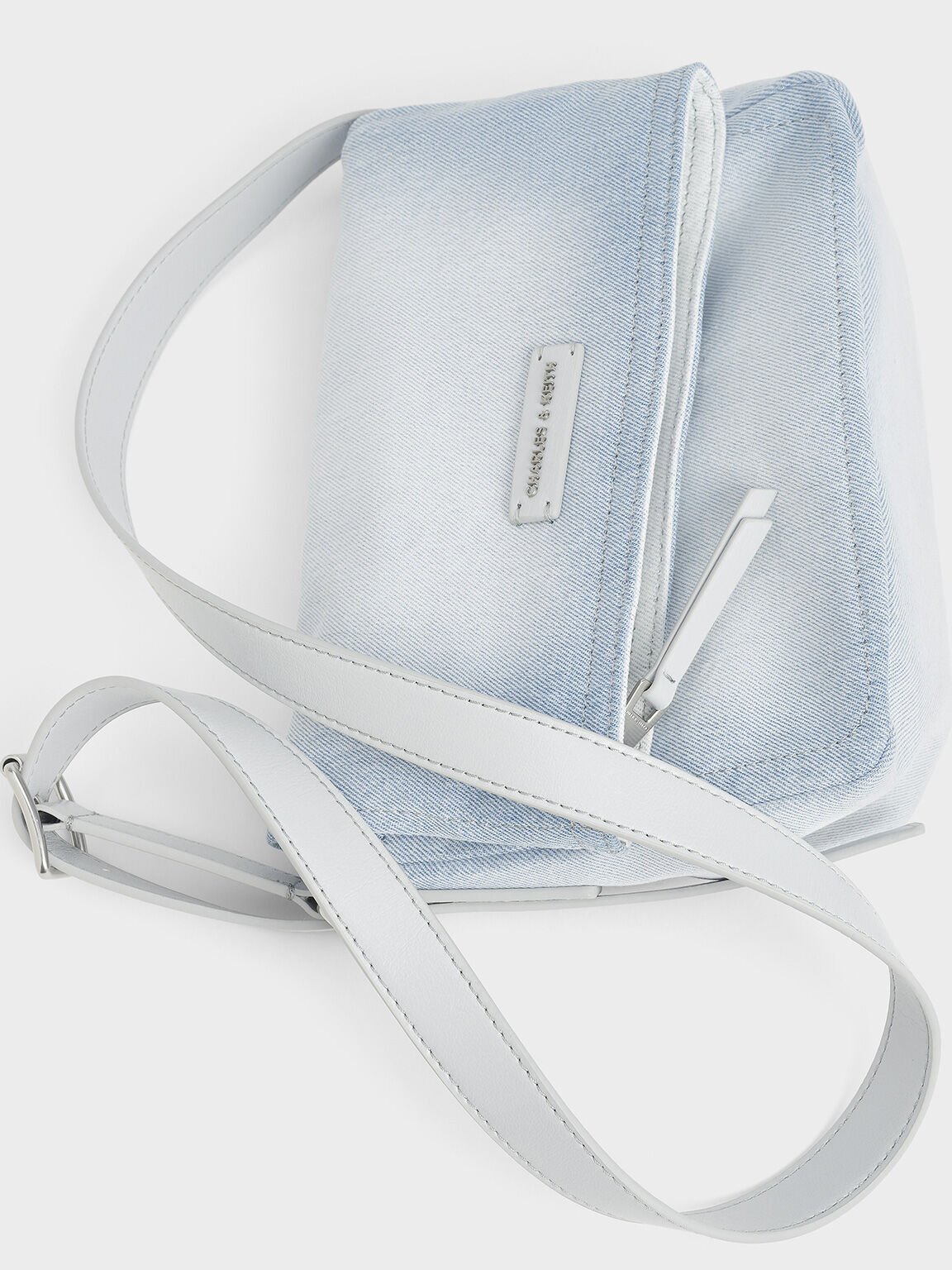 [찰스앤키스] 이벳 데님 프론트 플랩 크로스바디백 Light Washed Denim CK2-20271507-1 - 상세 이미지 5