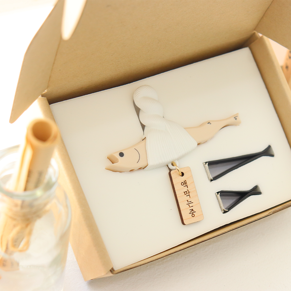 마켓유니버스 액막이명태 고급 차량용 방향제 디퓨저 아이보리 액막는중 화이트린넨 새차 선물