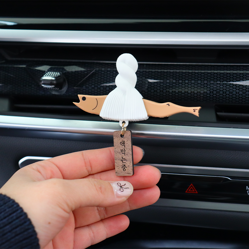 마켓유니버스 액막이명태 고급 차량용 방향제 디퓨저 아이보리 액막는중 화이트린넨 새차 선물