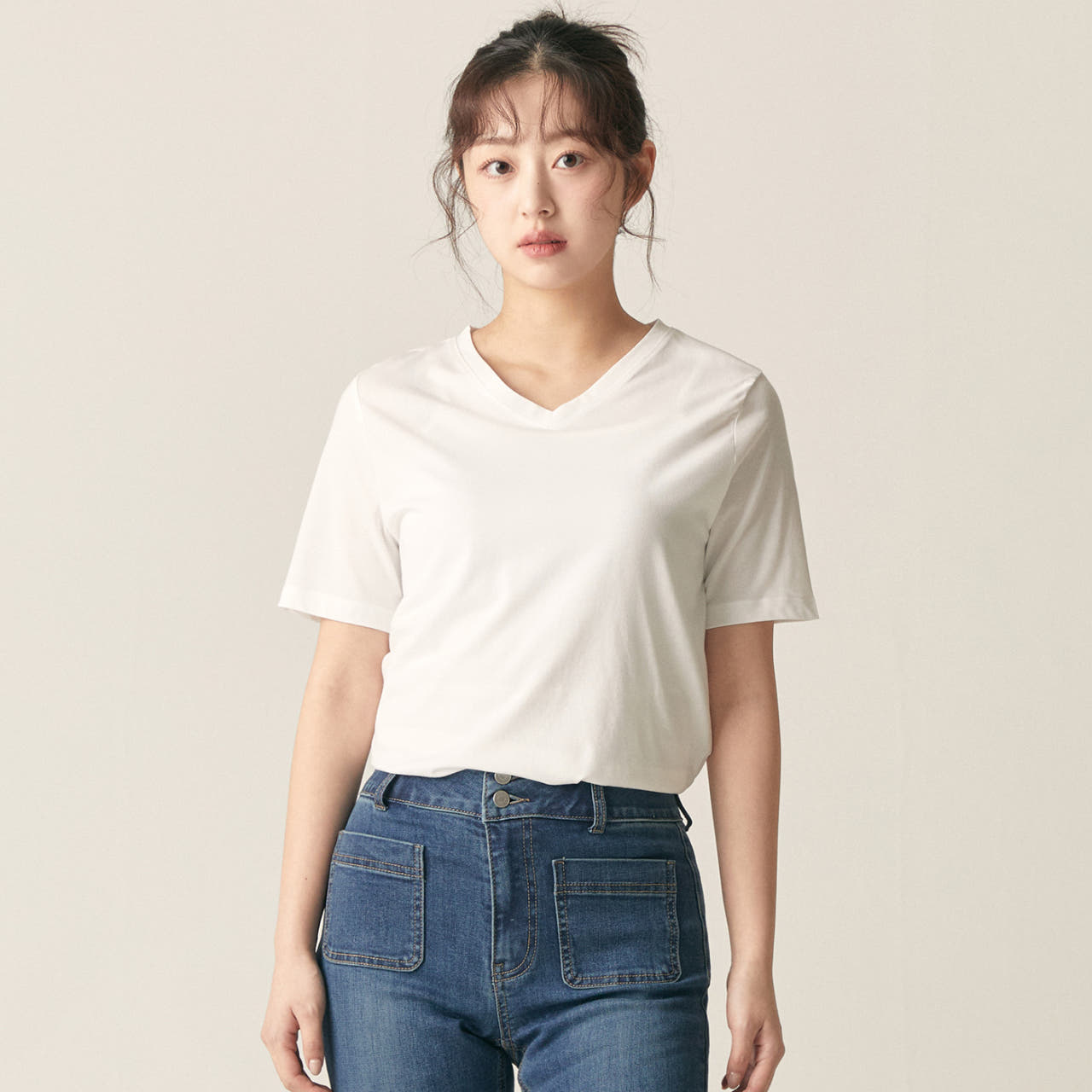 로엠 베이직 브이넥 티셔츠 RMHWF23R02 - 상세 이미지 2