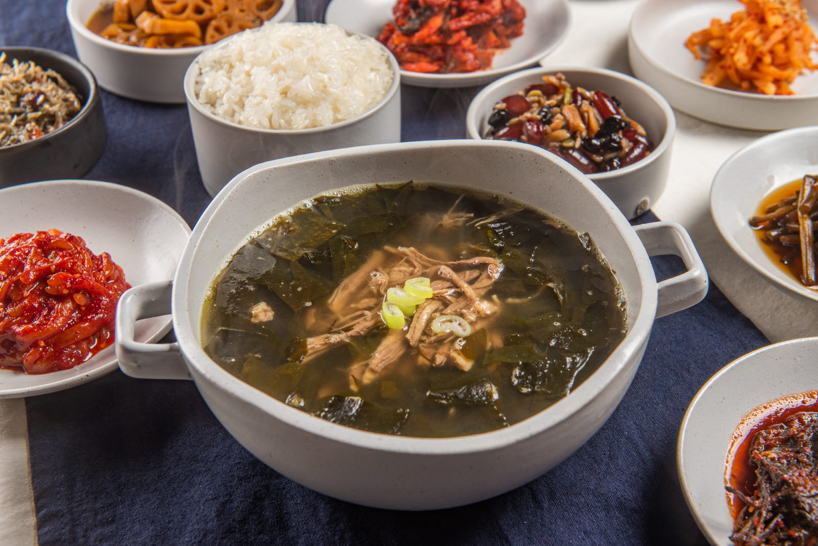한우의감칠맛폭발 한우미역국2인 600g 가정식반찬 - 상품 이미지
