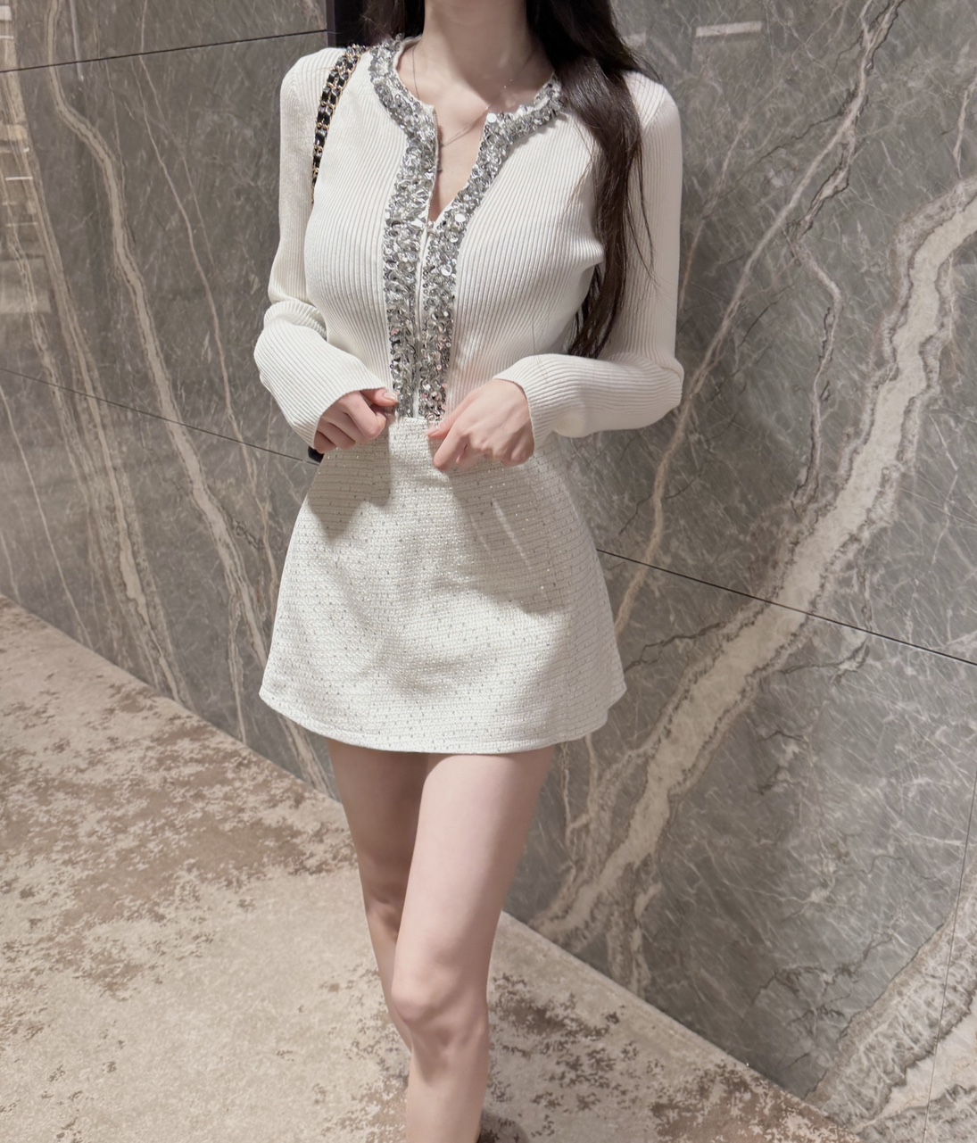 [수입] 뉴퀸 스팽글 비즈 시퀸 A라인 미니스커트 (2color) : 로즈무아