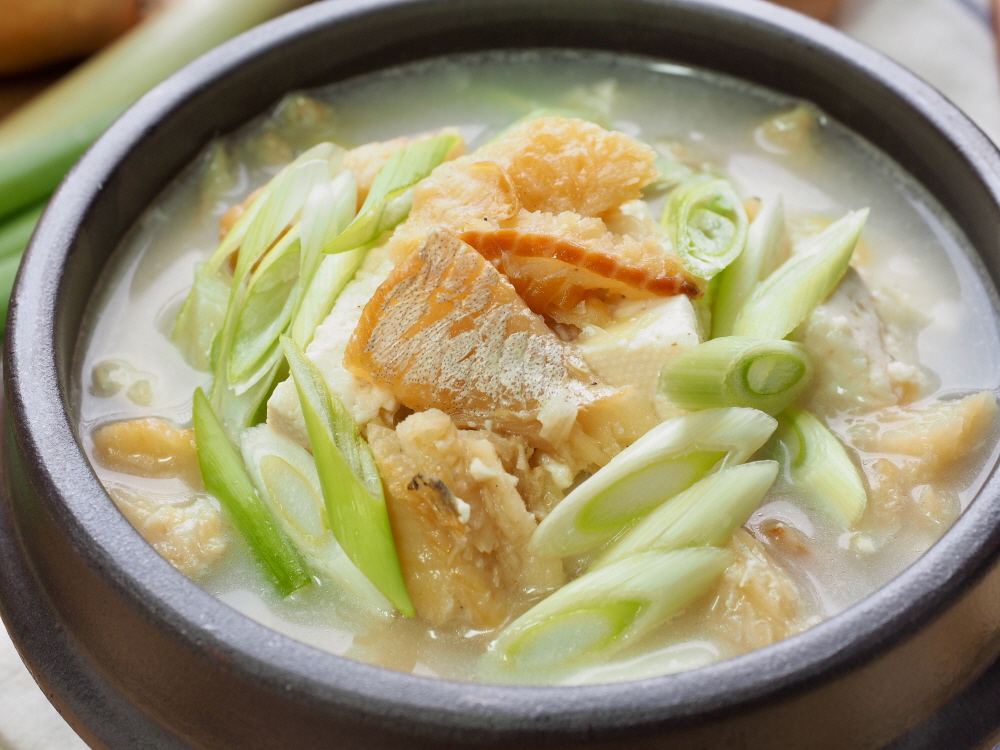지친속을 달래주는 개운함 황태해장국2인 600g 가정식반찬 - 상품 이미지