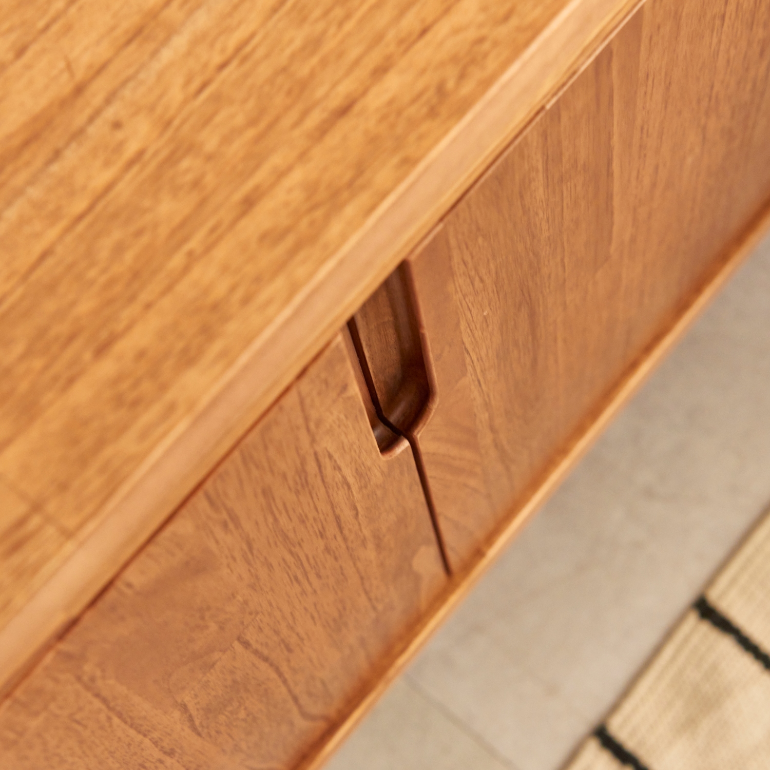 도무스 참죽 북유럽 원목거실장 양문형 티비다이 TV거실장 1800