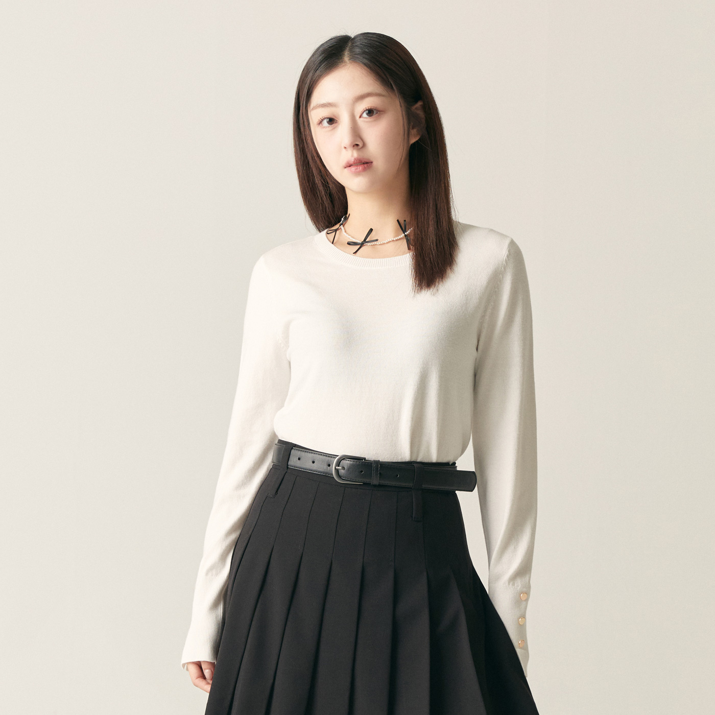 로엠 라운드넥 금장소매 스웨터 RMKAF12R01 - 메인 이미지