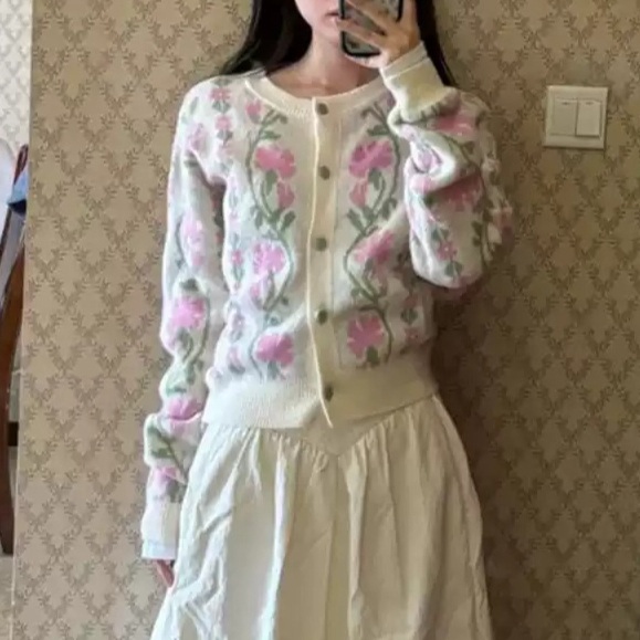 라운드넥 짧은 꽃패턴가디건 슬림핏 레트로풍 을지로느낌 봄가을 스타일 패션 핑크색 - 상품 이미지