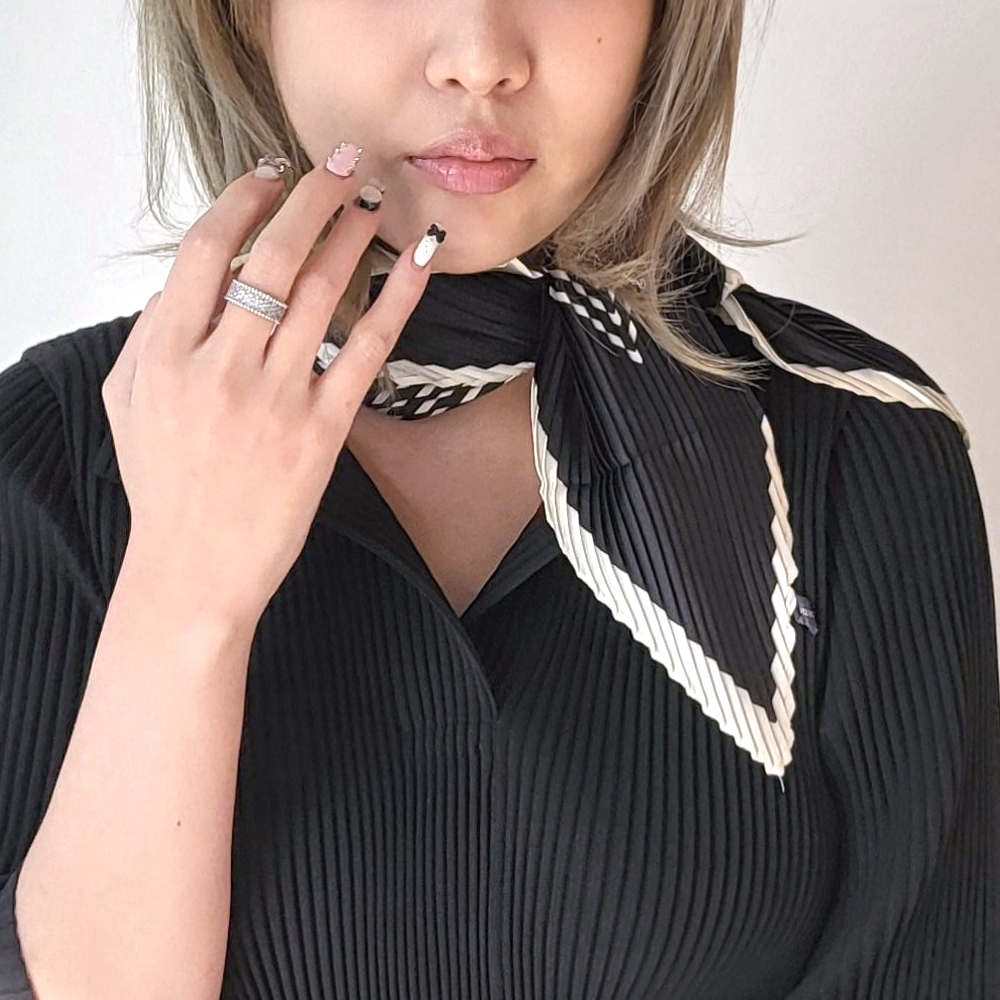 VSF36 플리츠 단아한 모노톤 스트라이프 정장 쁘띠 스카프