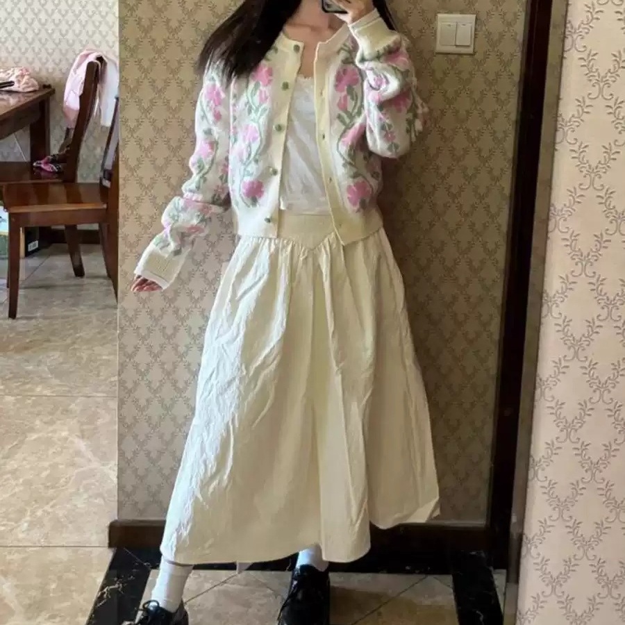 라운드넥 짧은 꽃패턴가디건 슬림핏 레트로풍 을지로느낌 봄가을 스타일 패션 핑크색 - 상세 이미지 5