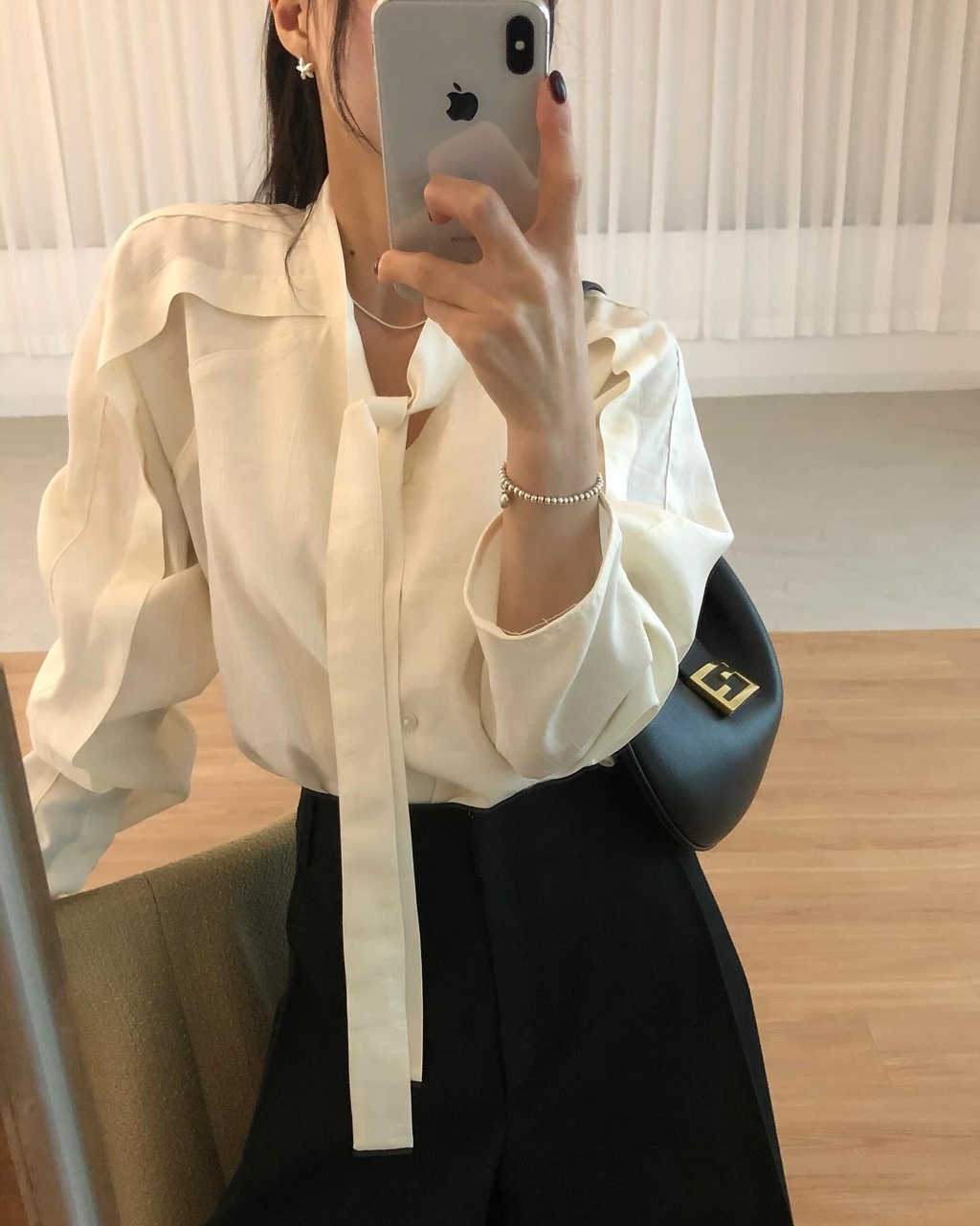 타디 여성 봄 이너 레이어드 루즈핏 오버핏 타이 블라우스 - 상품 이미지