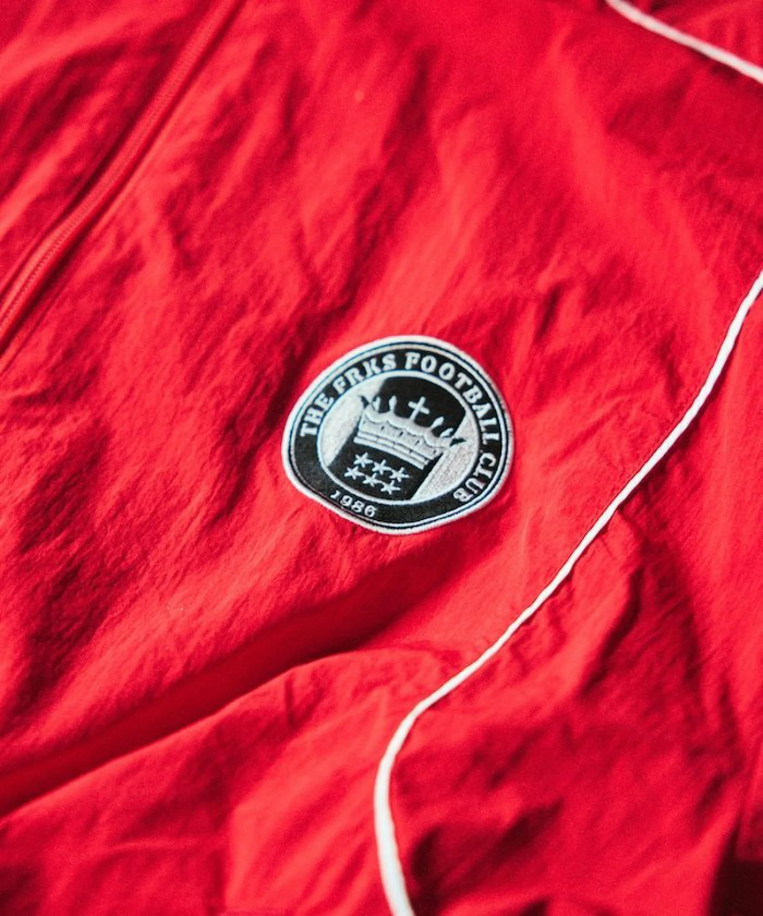 엄브로 UMBRO x 프릭스스토어 별주 나일론 재킷 브라운 레드 네이비 3컬러 25SS - 상세 이미지 5