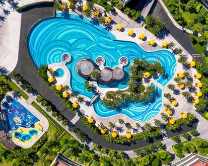 푸꾸옥 풀만 리조트의 야외 수영장