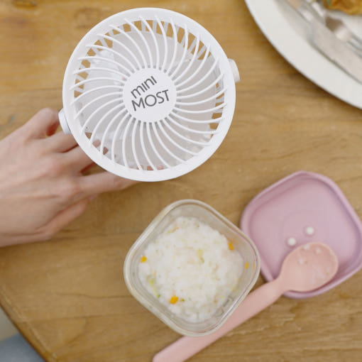 유모차에 장착된 미니모스트 자동회전 선풍기