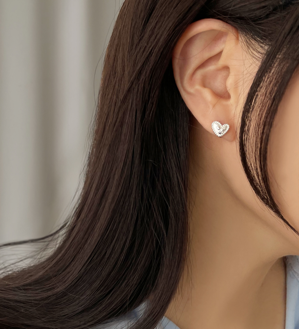 [무배] 실버925 빈티지 무광 하트 튤립 포인트 귀걸이 - 상세 이미지 5