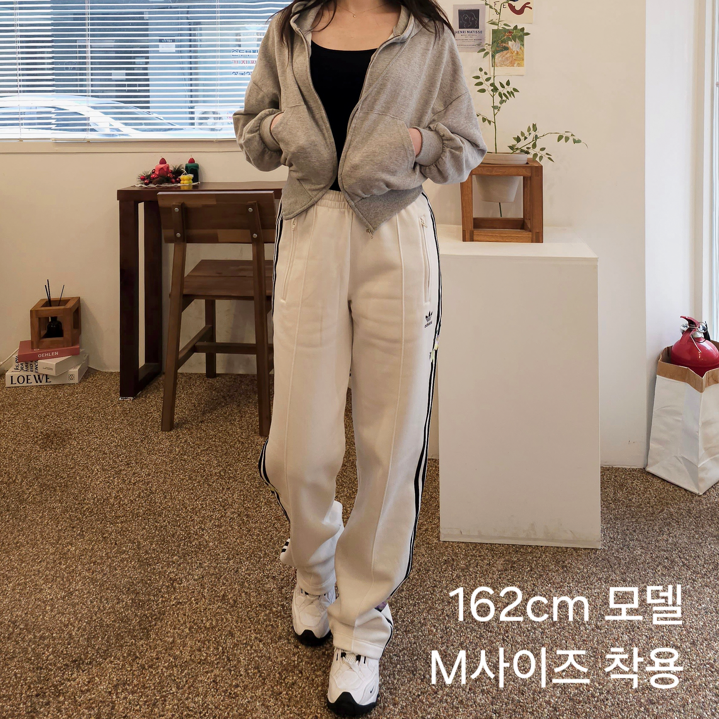 아디다스바지 파이어버드 기모 여성트레이닝바지 플라워 츄리닝팬츠 IL6519화이트, L - 상세 이미지 3