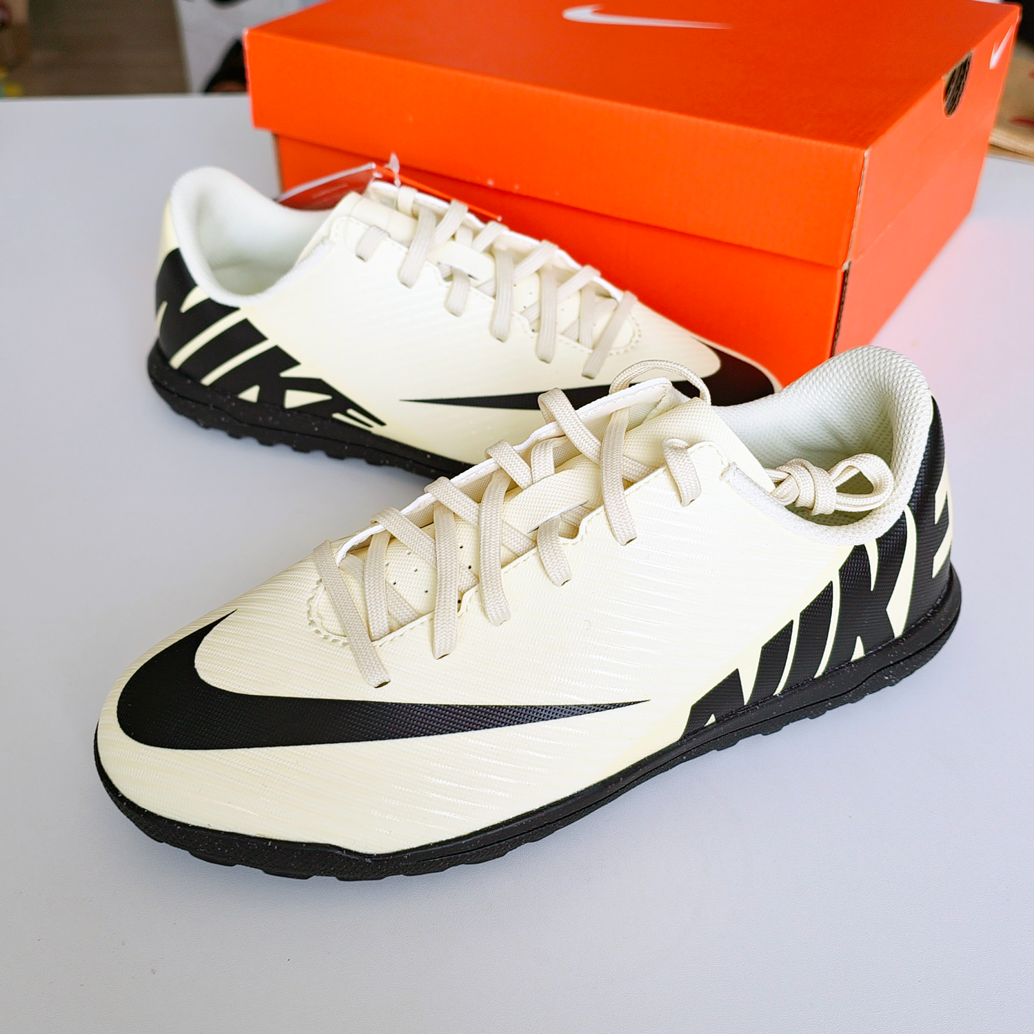 나이키 아동 풋살화 DJ5956레몬, 235