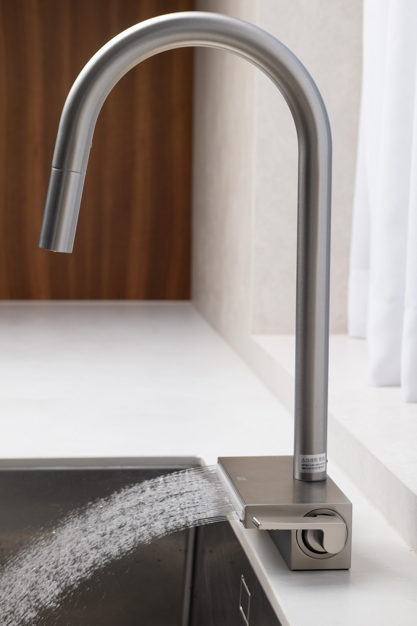 루미노바 무광 싱크대수전 거위목 폭포수전 주방 폭포수 물줄기