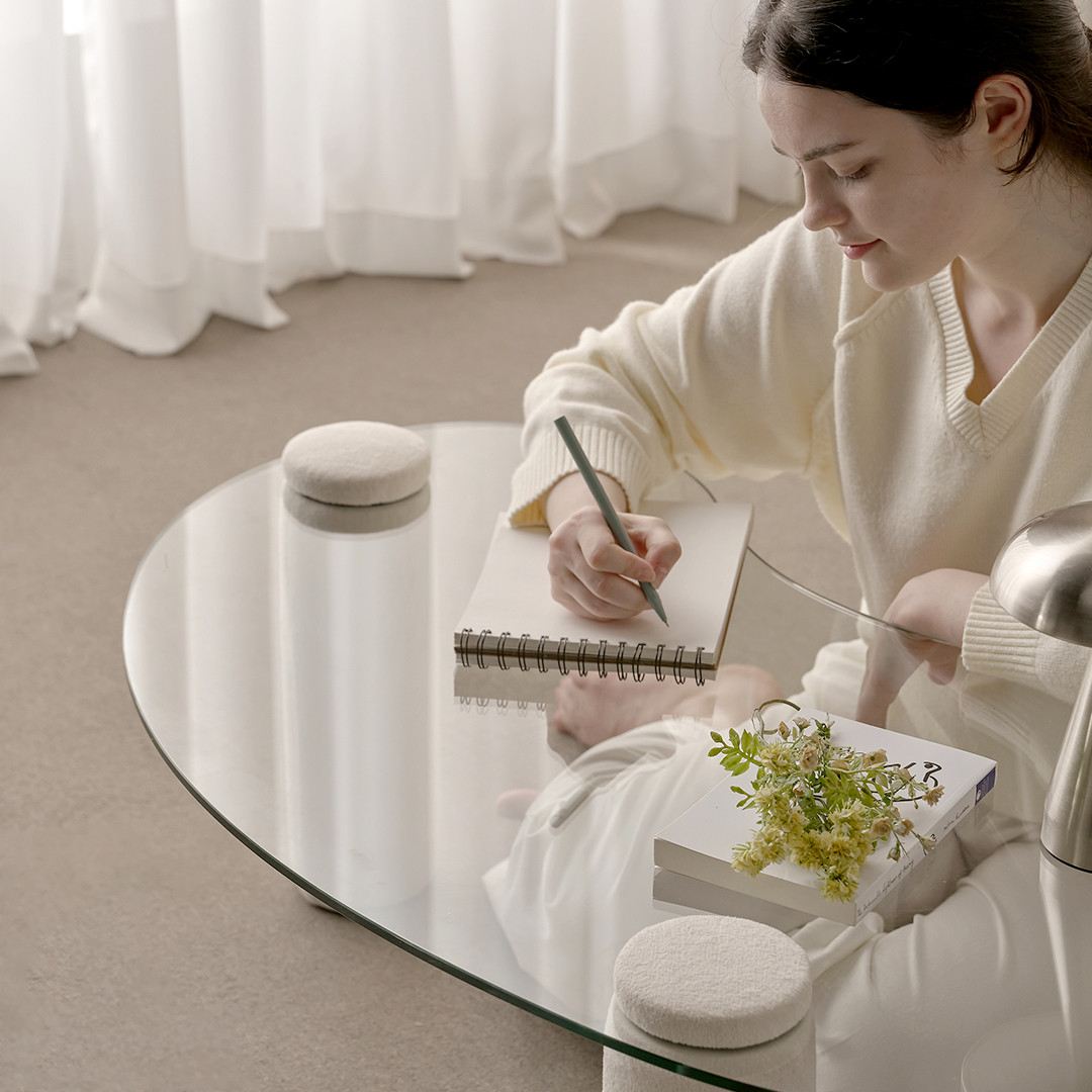 [슬레코폼] LIFE 01 원형 강화유리 부클레 패브릭 소파테이블 1000