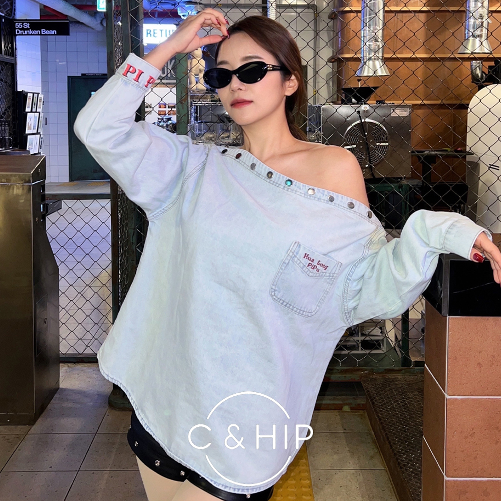 피푸 연청 오프숄더 데님 프린팅 박시 셔츠 티셔츠 - 메인 이미지