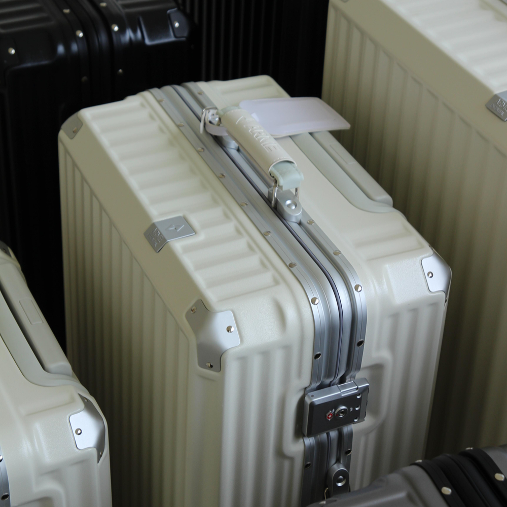 아르메 에센셜 수화물 캐리어 대형 여행가방 알루미늄 65cm(24인치) 72cm(28인치)