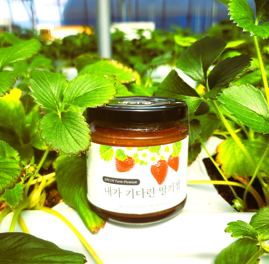 명품 내가 기다린 딸기잼은 저당띨기잼으로 딸기 함량 72.5%저당저온농축공법으로 향과 풍미가 가득하며 영양소가 살아있습니다.