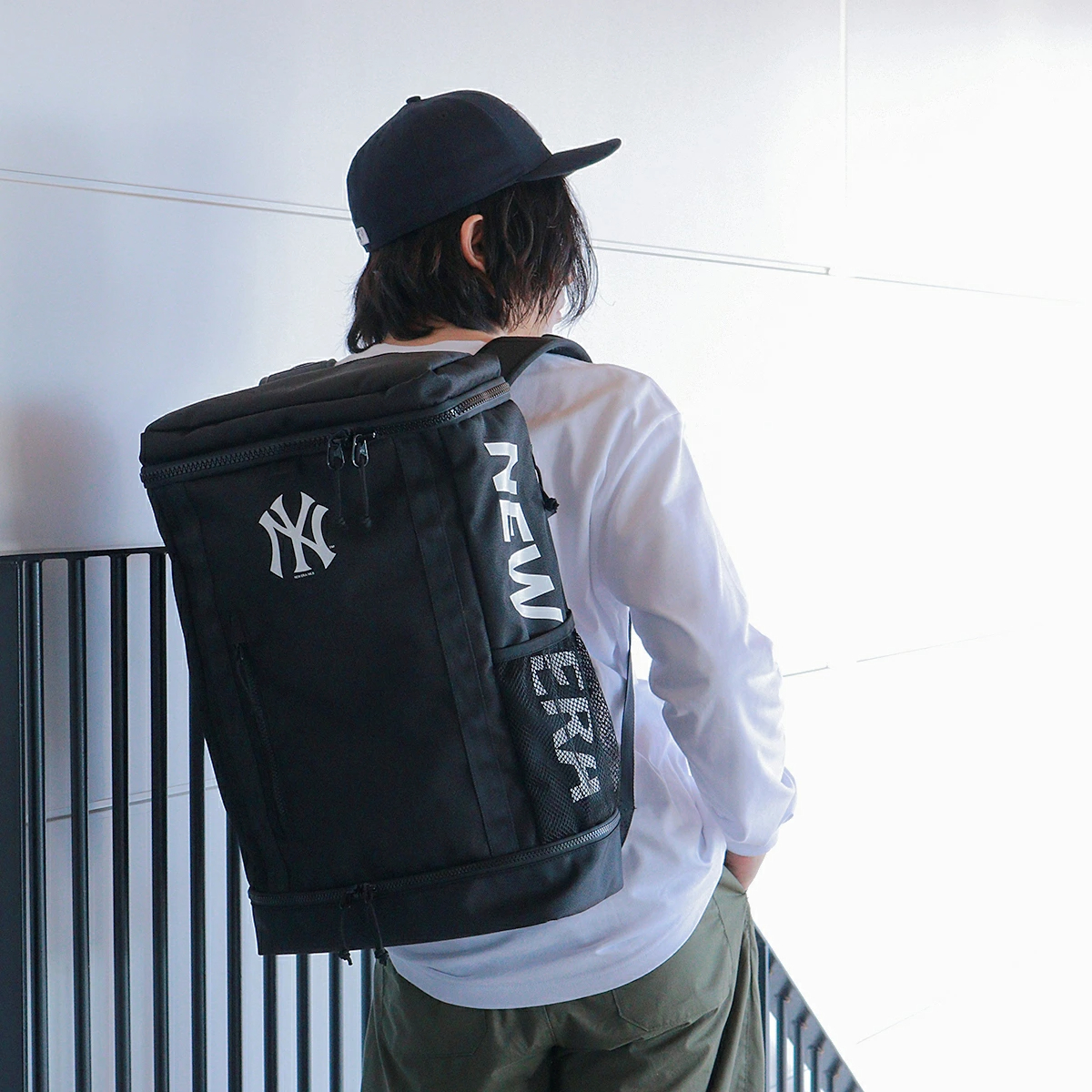 뉴에라 NEWERA 뉴욕 양키스 32L 백팩 배낭 가방 13682157 블랙 - 상세 이미지 2