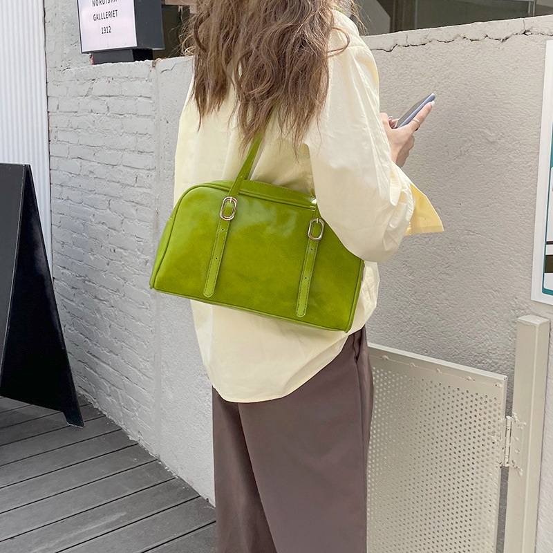 시크한 레트로 숄더백 대용량 PU가죽 토트백 지퍼클로저 - 메인 이미지