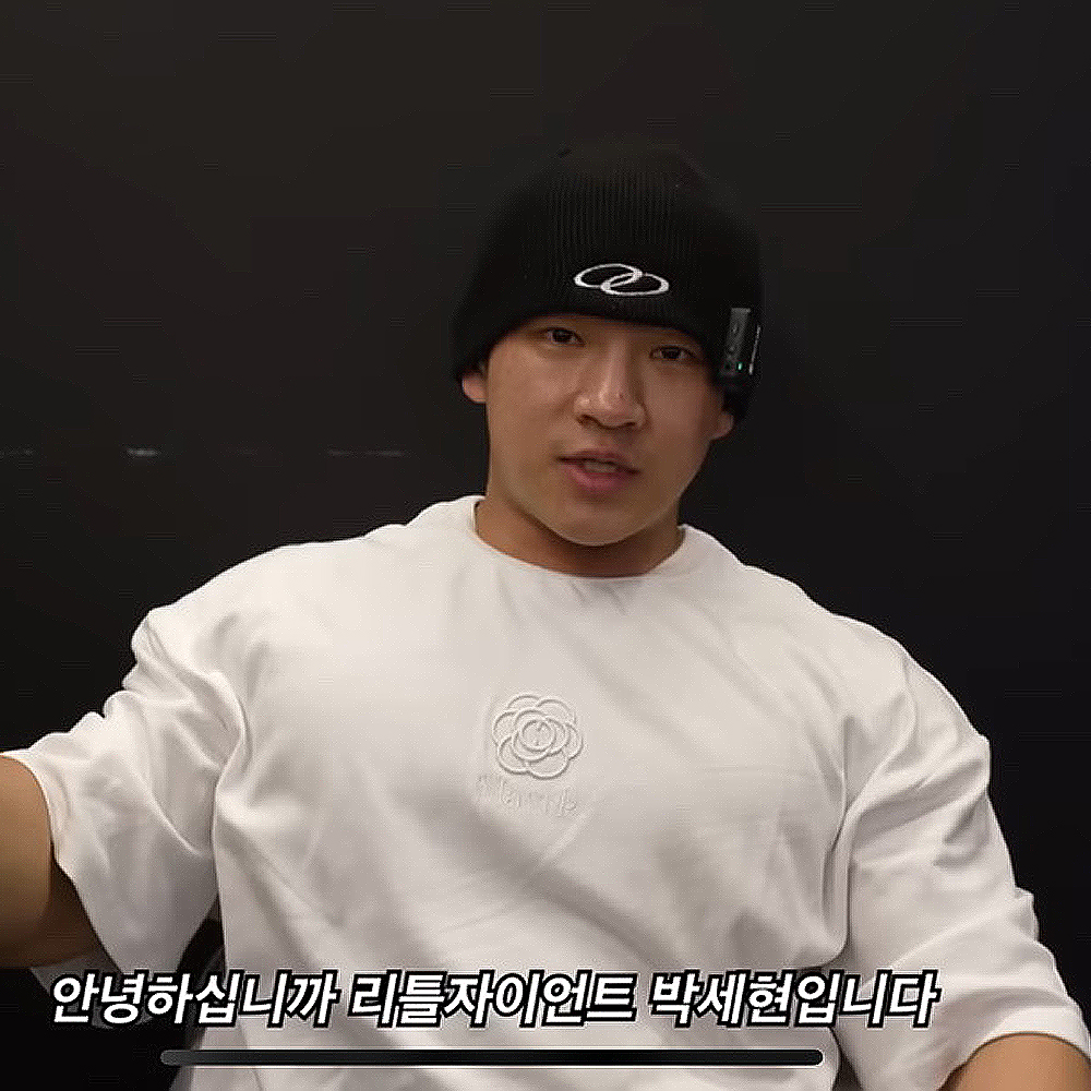 MAVRK(매버릭), (박세현 선수 착용) M-플라워 자수 오버핏 티셔츠 (2COLOR) - 상품 이미지