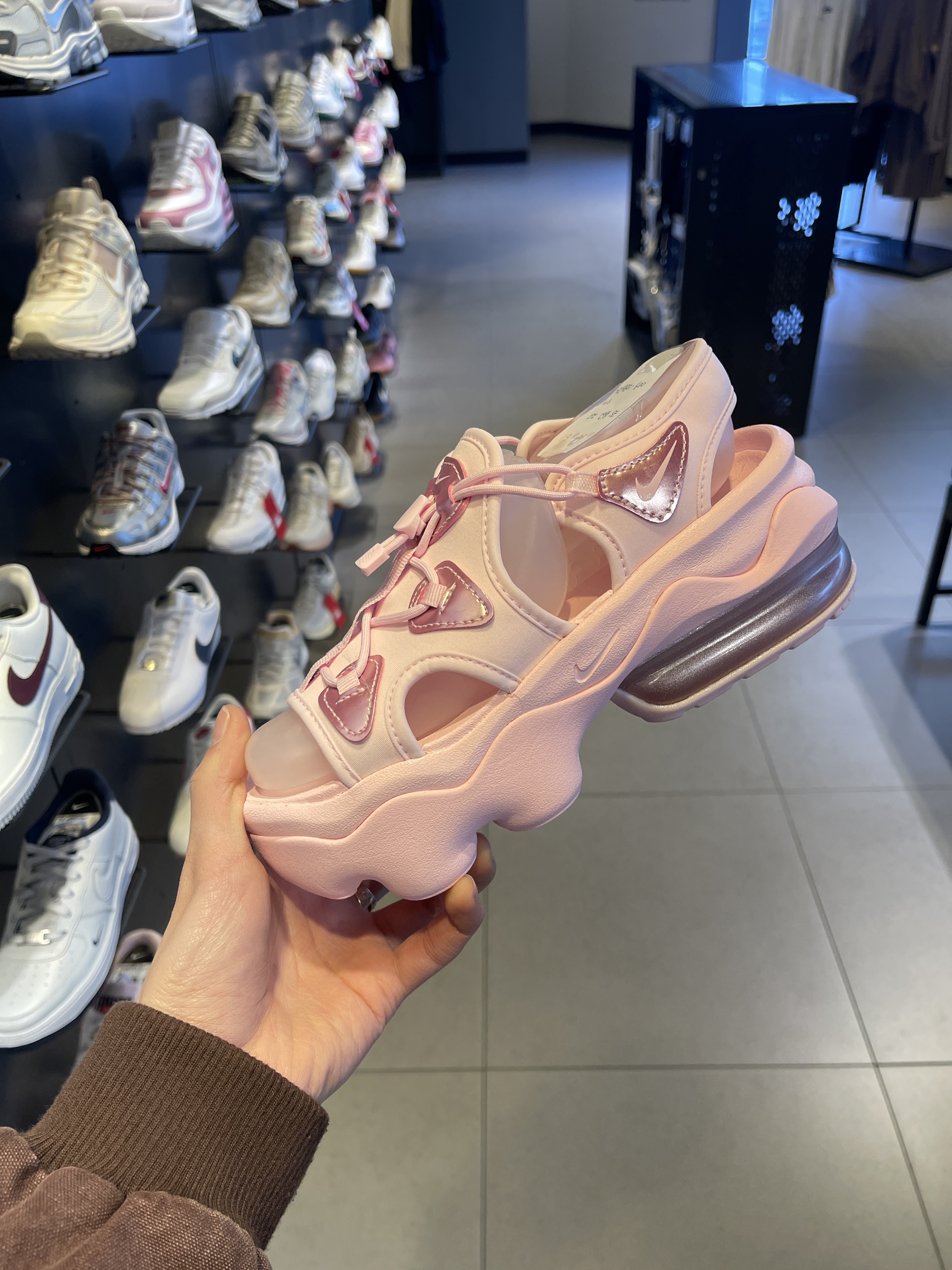 국내매장판 나이키 우먼스 에어맥스 코코 샌들 키높이 D5 HJ9651-600