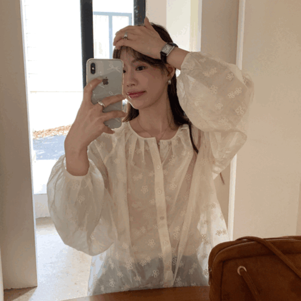 아멜리 플라워 자수 루즈핏 라운드넥 하객룩 블라우스 나시 세트 - 메인 이미지