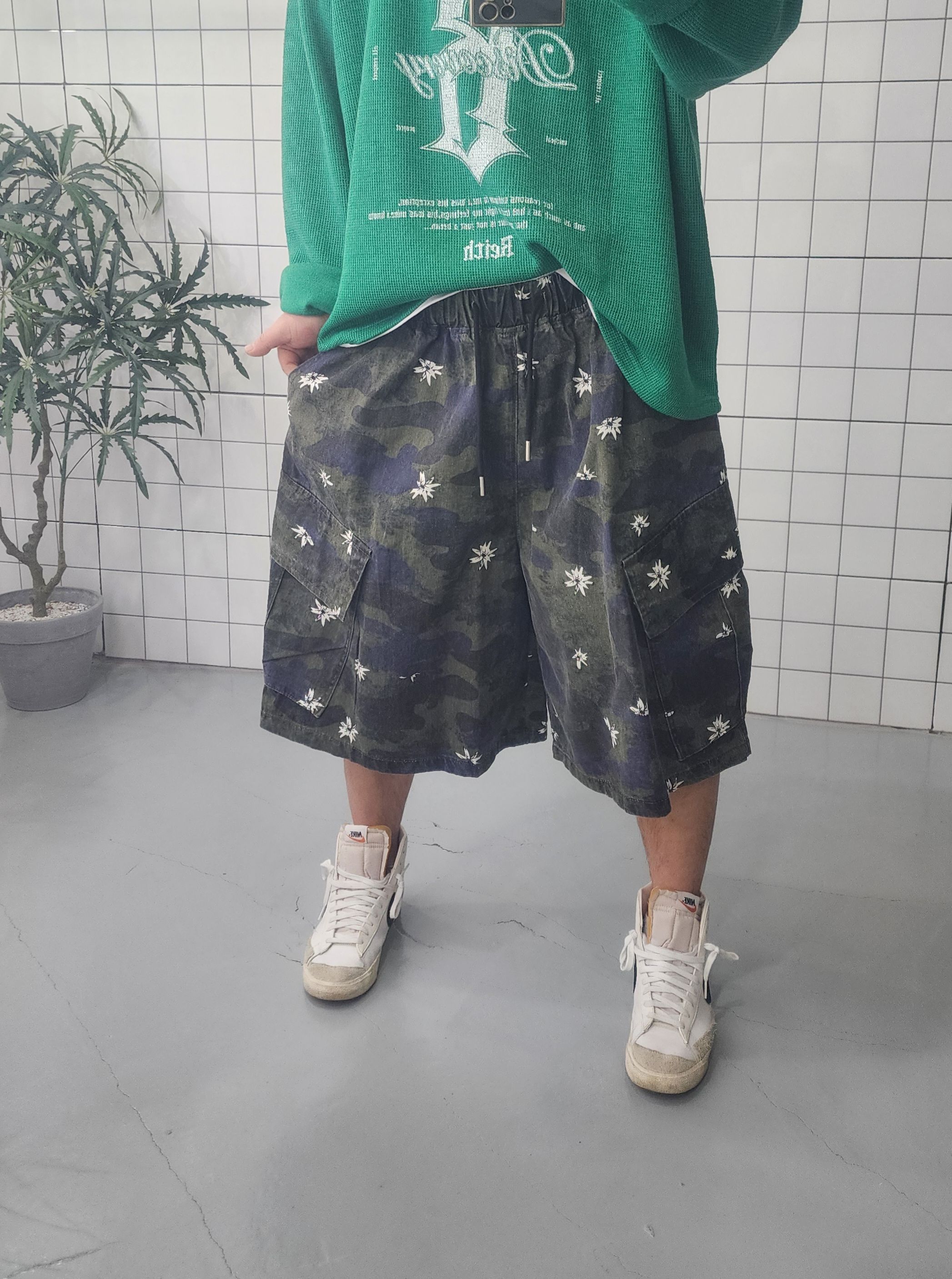 플라워 사선 카고 버뮤다 반바지 - 상세 이미지 2